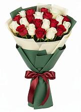 Букет Микс из красных и белых роз в Черепаново