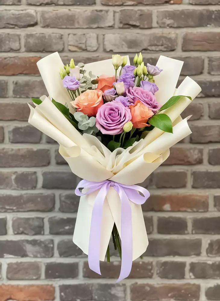 Букет цветов из: Лизиантусы и Розы в Черепаново