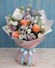 Букет цветов из:  Лизиантусы, Розы, Альстромерии и Гипсофила в Черепаново