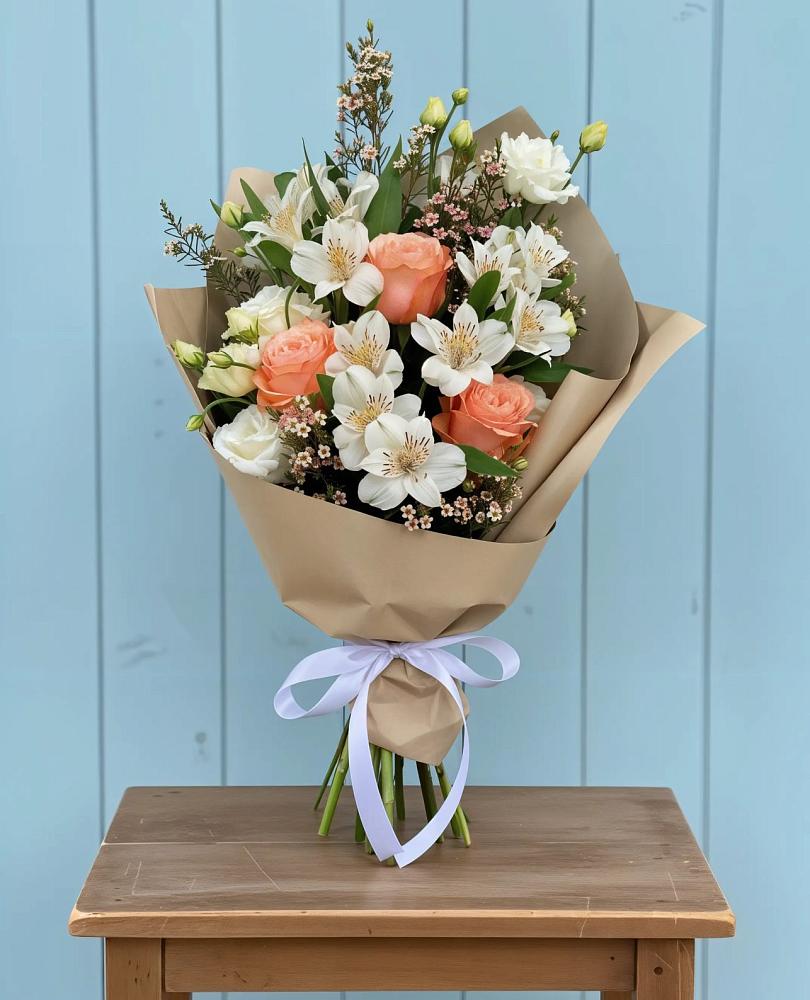 Букет цветов из: Альстромерии, Лизиантусы, Розы и Хризантемы в Черепаново