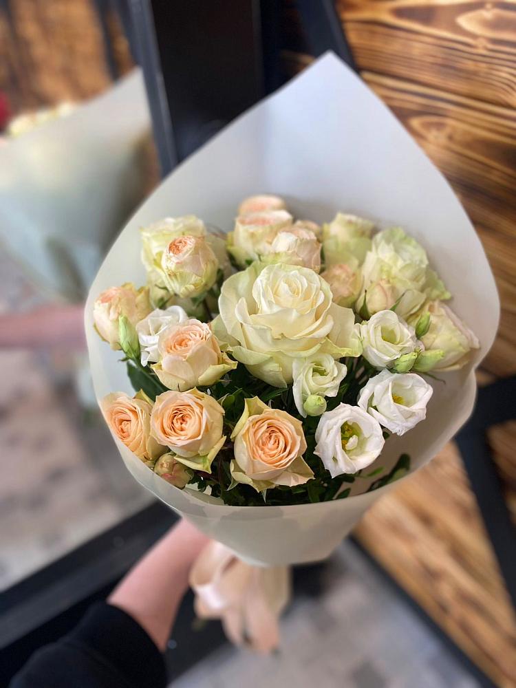 Букет цветов из: Розы и Лизиантусы в Черепаново